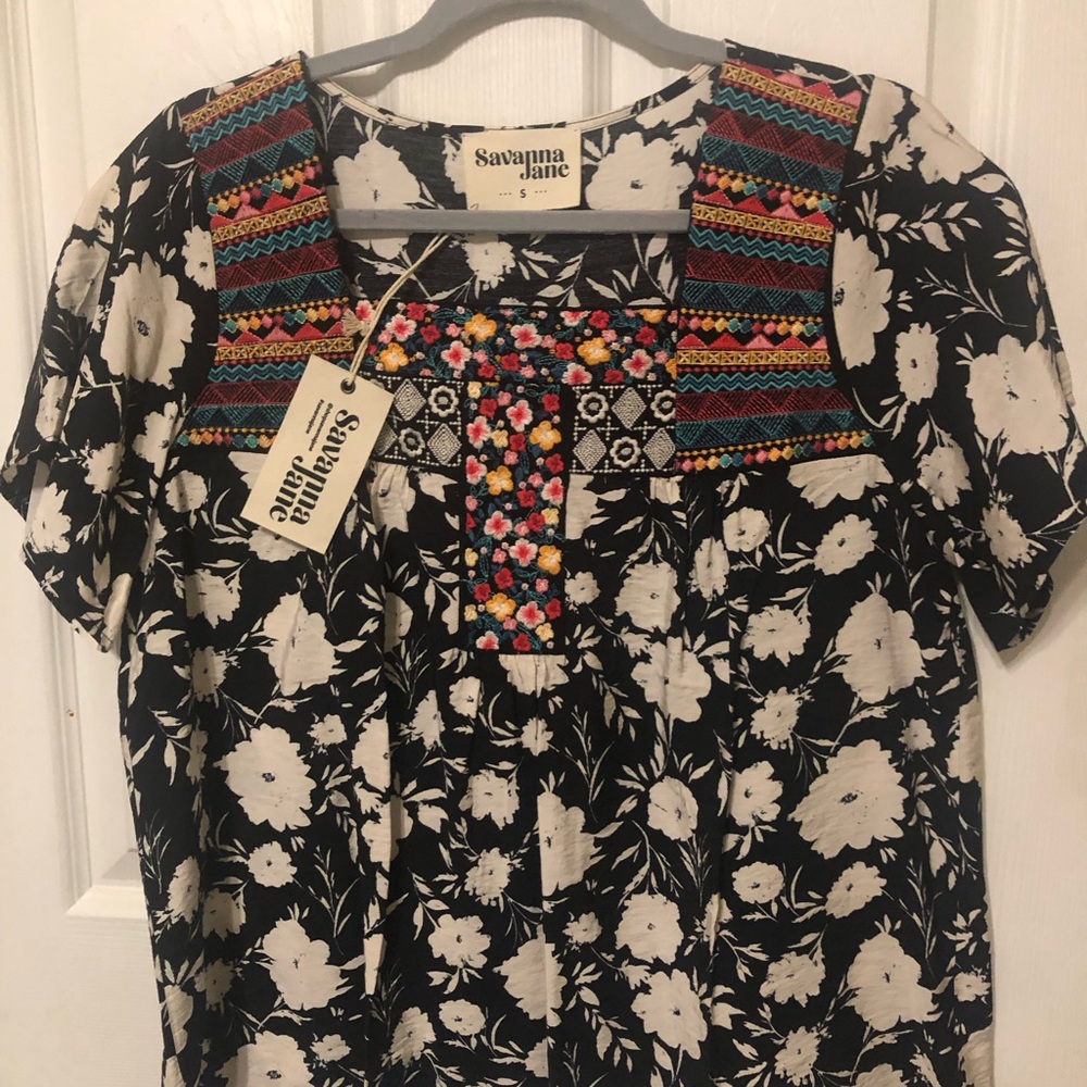 NWT Savanna Jane Black & Cream Floral Embroidered Women's Top